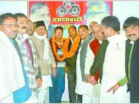 block pramukh and bsp condidate join sp